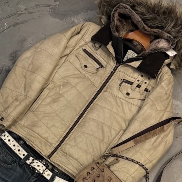 재패니스 무드 베이지 아우터