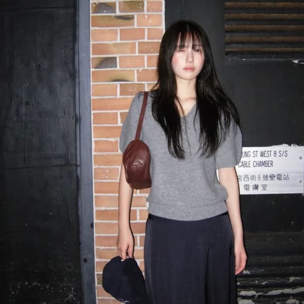 프릴리 브이넥 퍼프 반소매 니트 