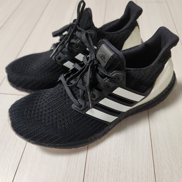 아디다스 운동화 울트라부스트 4.0 G28965 러닝화 사이즈255

아