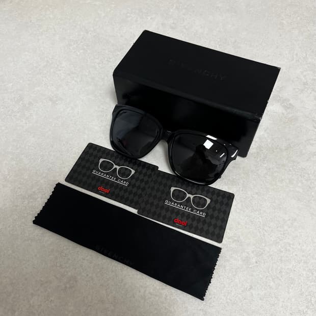 [정품]지방시(GIVENCHY) SGV 823N 0700 블랙 선글라스