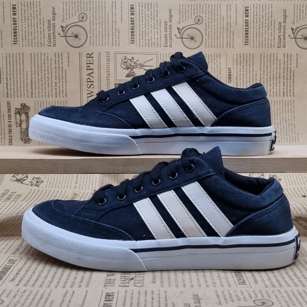 아디다스 블랙 스니커즈 230