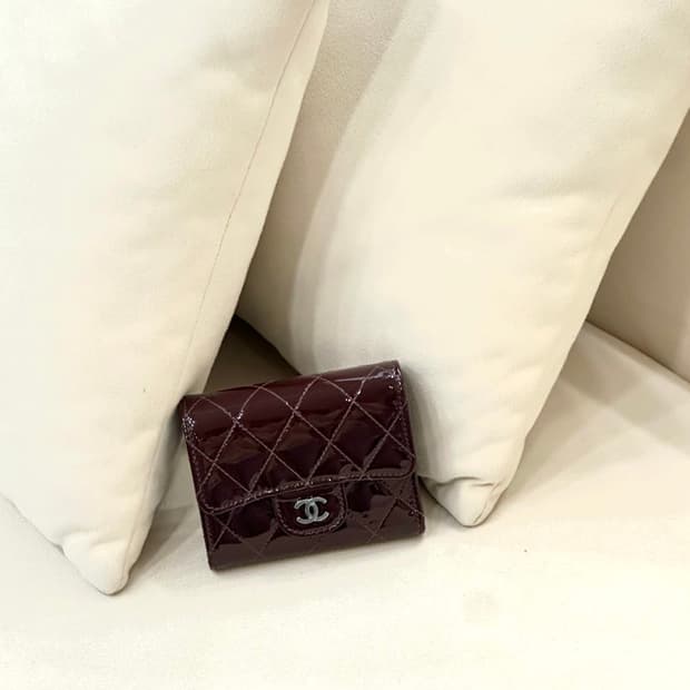 샤넬 버건디 페이던트 반지갑 (정품)