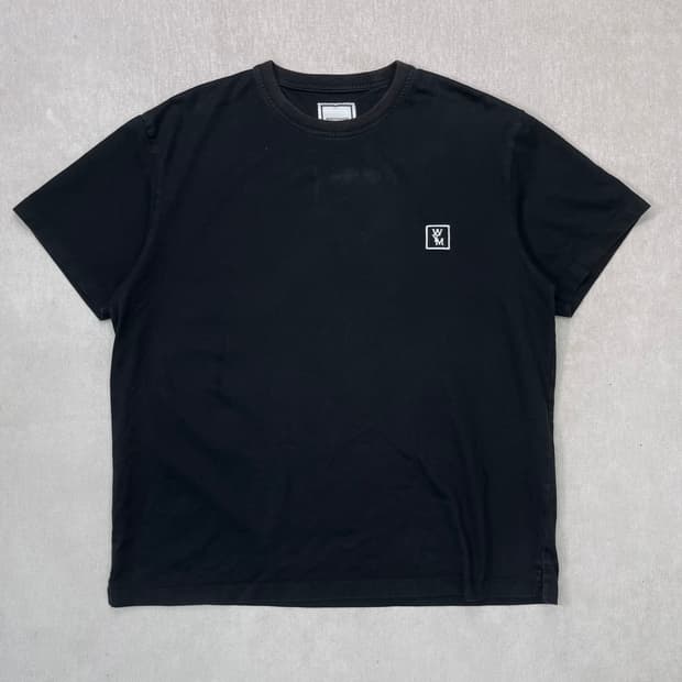 100 우영미 22FW 백로고 반팔 티셔츠