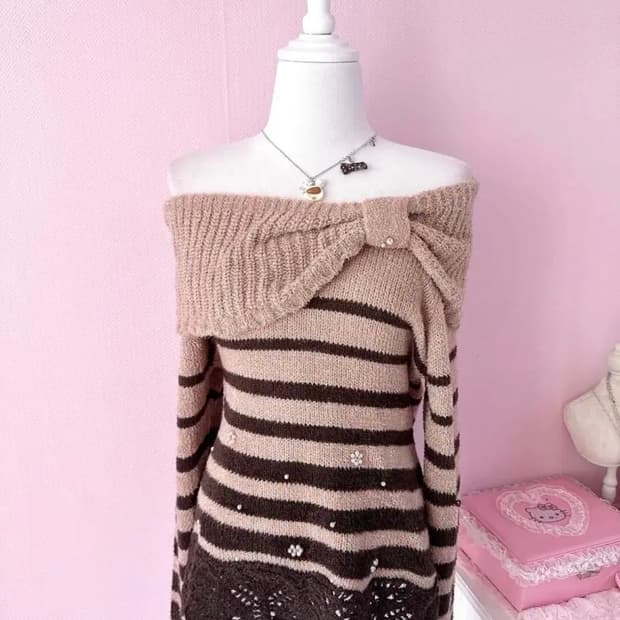 엑시즈팜 딸초 리본 오프숄더 니트 