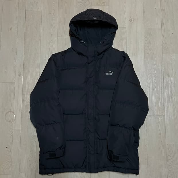 푸마 오리지널 로고 후드 하프패딩 점퍼 [블랙] M/95