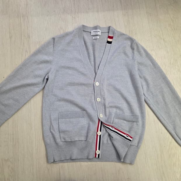 톰브라운 가디건 라이트 그레이 2