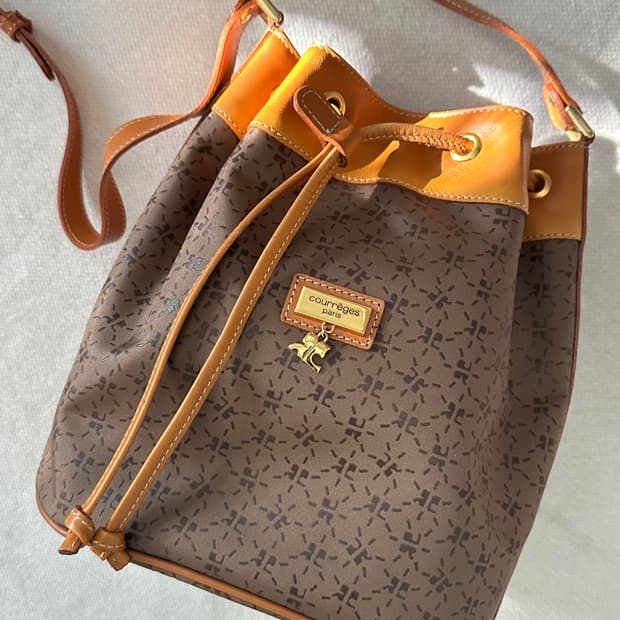 꾸레쥬 빈티지 패턴 카멜 복조리 버킷백