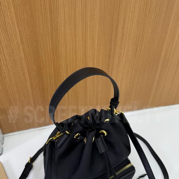 프라다 리나일론 버킷백 크로스백 블랙