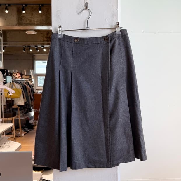 마가렛 호웰 차콜 랩 핀턱 미디스커트