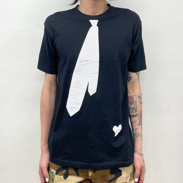  white tie-printed T-shirt 