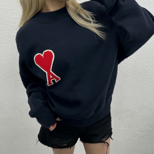 아미 레드 하트로고 네이비 맨투맨