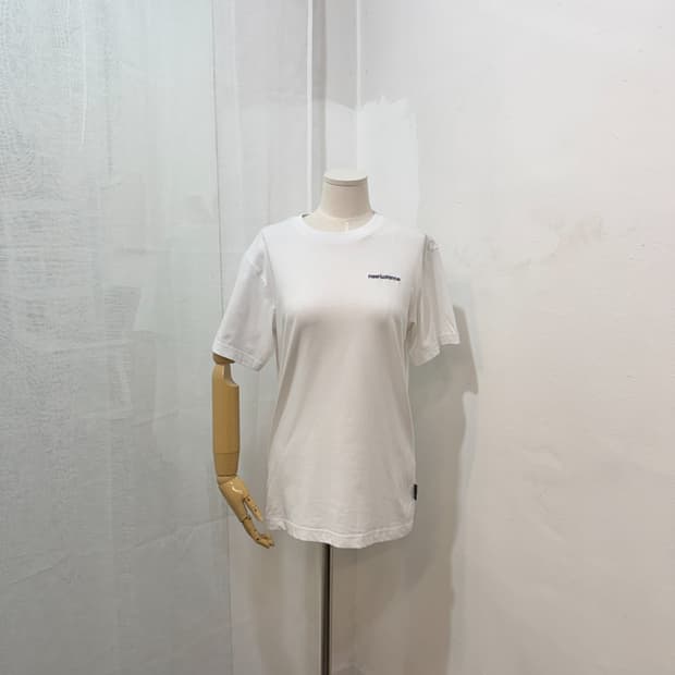 (90)뉴발란스 자수로고 화이트반팔티 반소매티 4962
