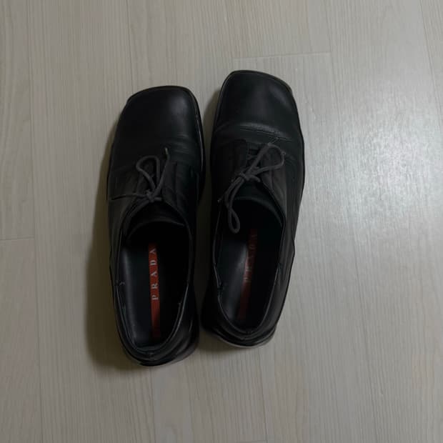 프라다 스퀘어토 더비 250