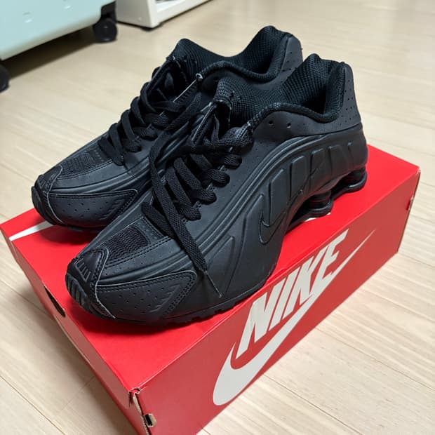(W) Nike Shox R4 Black 290 