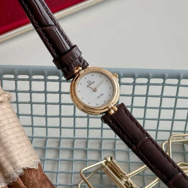 오메가 드빌 미니 화이트 다이얼 시계