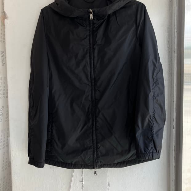 PRADA 블랙 후드 바람막이 자켓 Tg.38