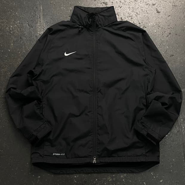 105  나이키 스톰핏 바람막이