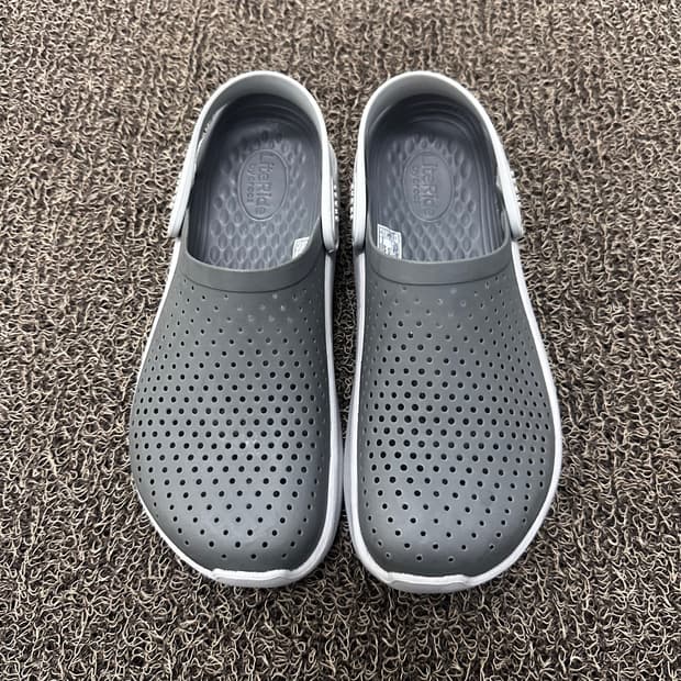 크록스 라이트라이드 클로그 슬리퍼 그레이 260