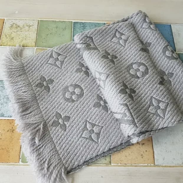 [정품] 루이비통 로고마니아 머플러 그레이 남녀공용 목도리