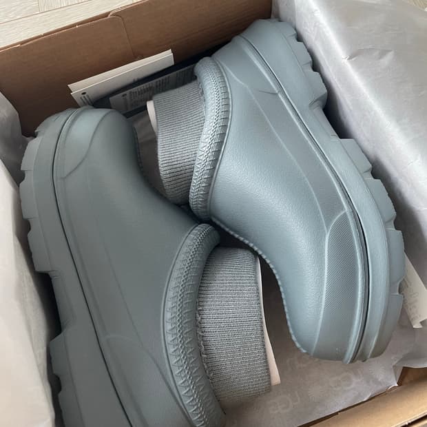 어그 타스만 X 게이저 us6 230