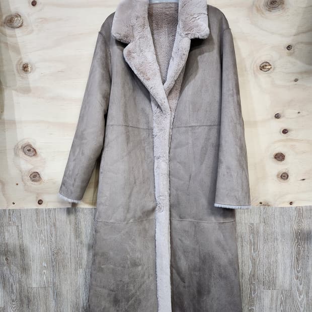 626) 더 아이잗 무스탕 코트