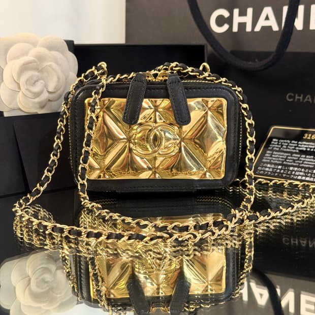샤넬 31번대 플레이트 파티 미니 베니티 체인 크로스백 