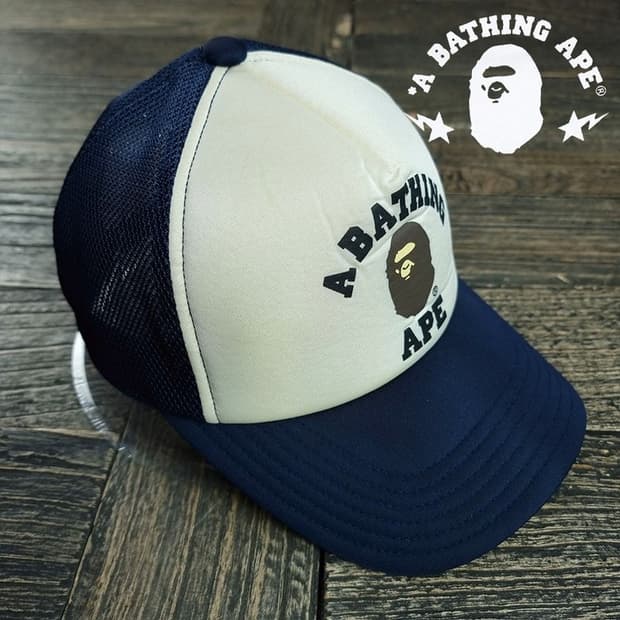 [베이프] 빅로고 컬리지 메쉬캡 트러커캡 네이비 P01557