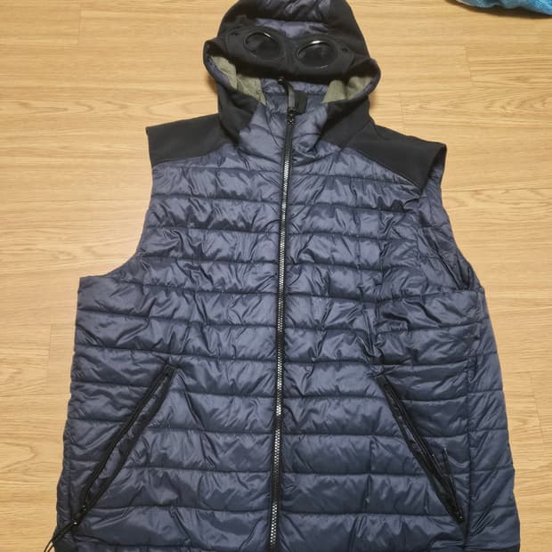 Cp컴퍼니 고글 후드 조끼