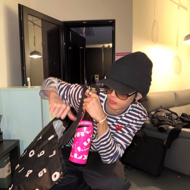 꼼데가르송 스트라이프 롱슬리브 네이비 화이트