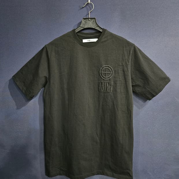 플라스틱 프로덕트 자수로고 블랙 남성 오버핏 90~95 반팔티 