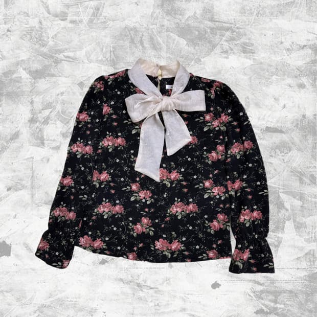 빈티지 로즈 화이트 리본 블랙 블라우스