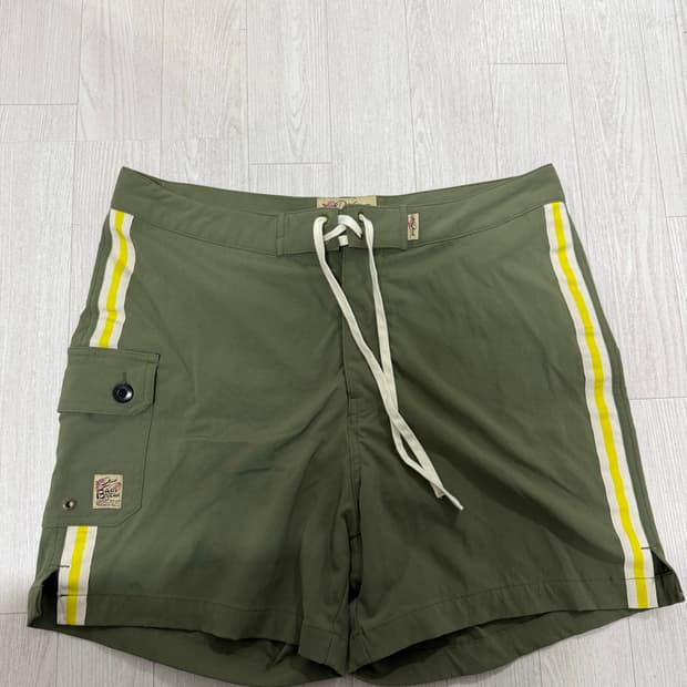 데우스 엑스 마키나 수영복