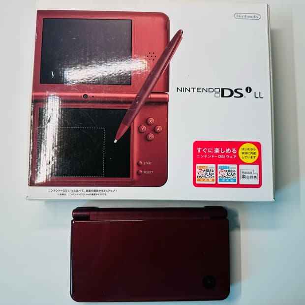 닌텐도 DSi LL 와인 레드 우고메모 내장 박스셋 판매 (DSL)