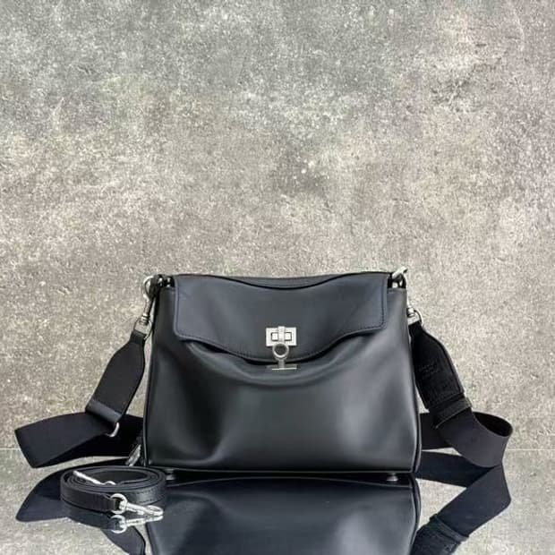 （Balenciaga）Rodeo가방