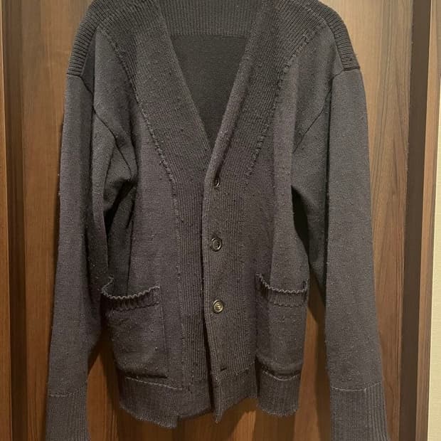 이세이 미야케 아카이브 데미지드 심 드롭 숄더 V넥 가디건