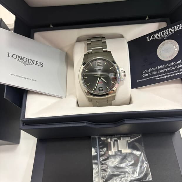 론진 콘퀘스트 V.H.P. 41mm 시계 (2주전 구매)