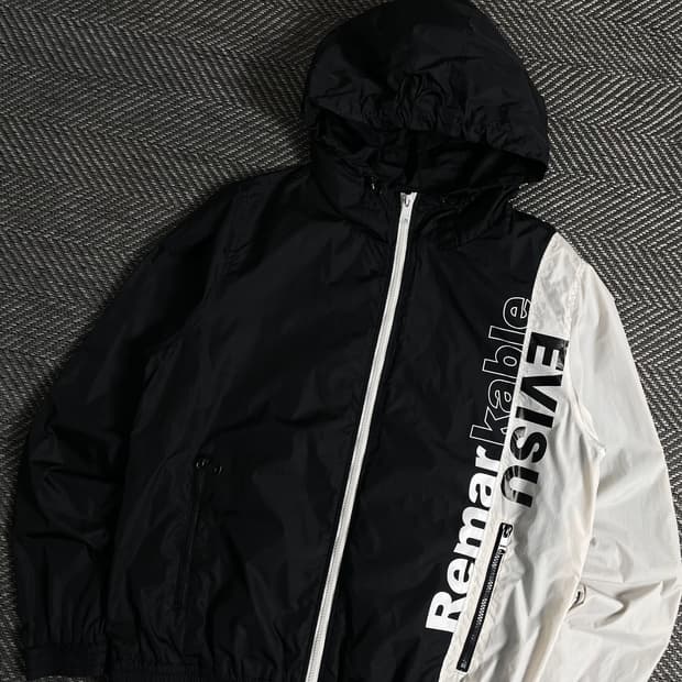 에비수 빅로고 배색 경량 바람막이 자켓y 3339