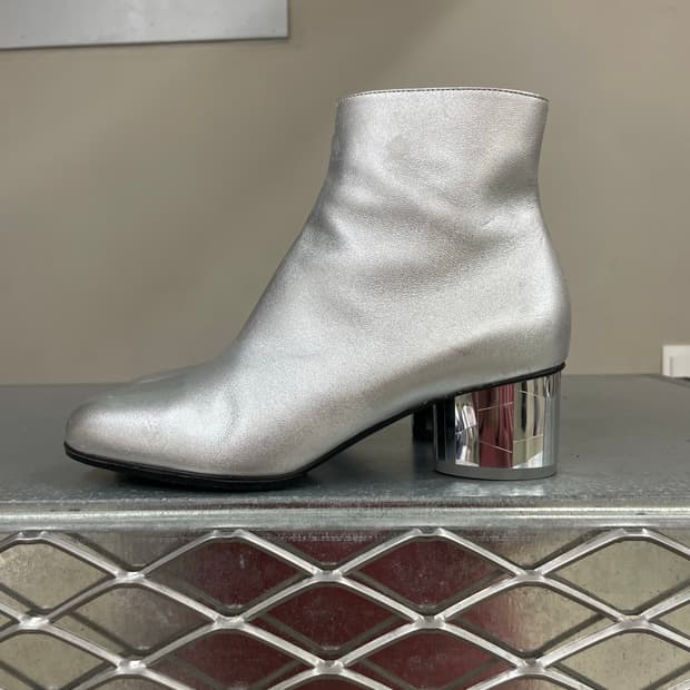 페레가모 미러 힐 가죽 앵클 부츠 5.5