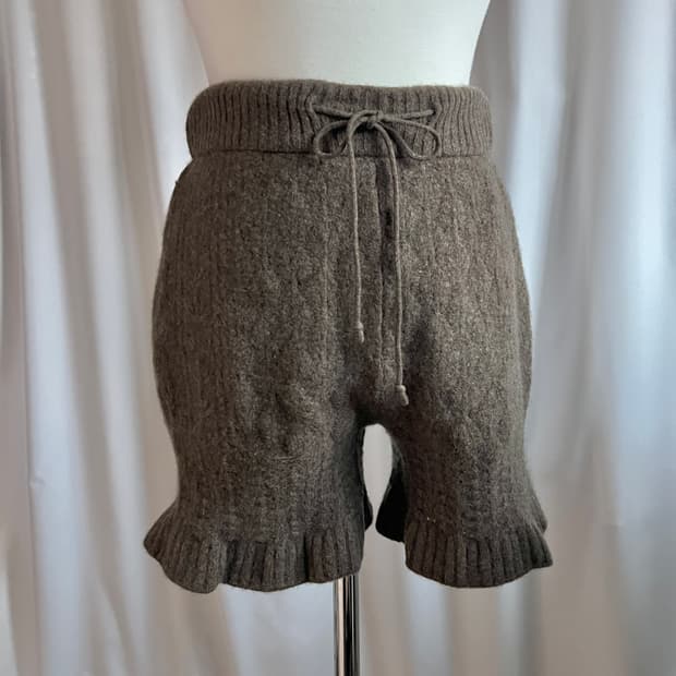frill knit shorts