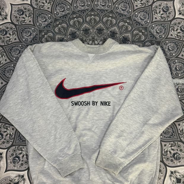 나이키 빅 스우시 자수 90s 스웻셔츠