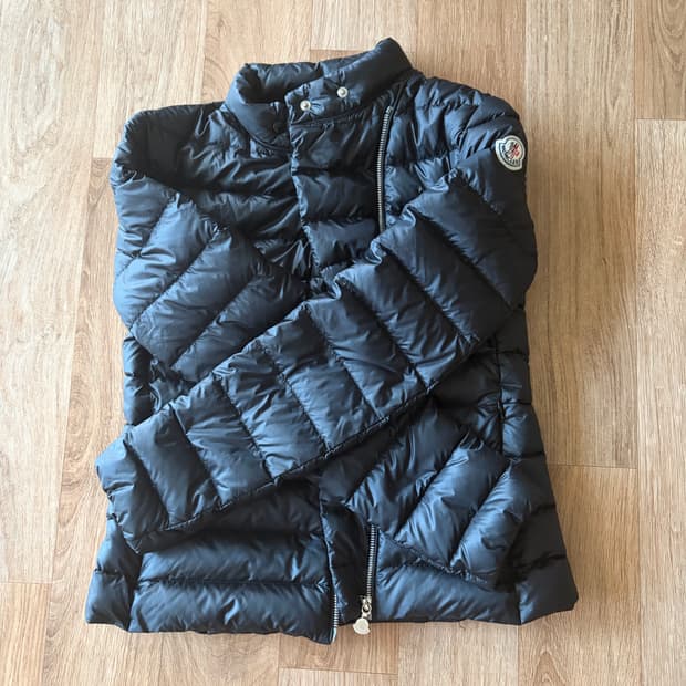 몽클레어 다운 경량패딩