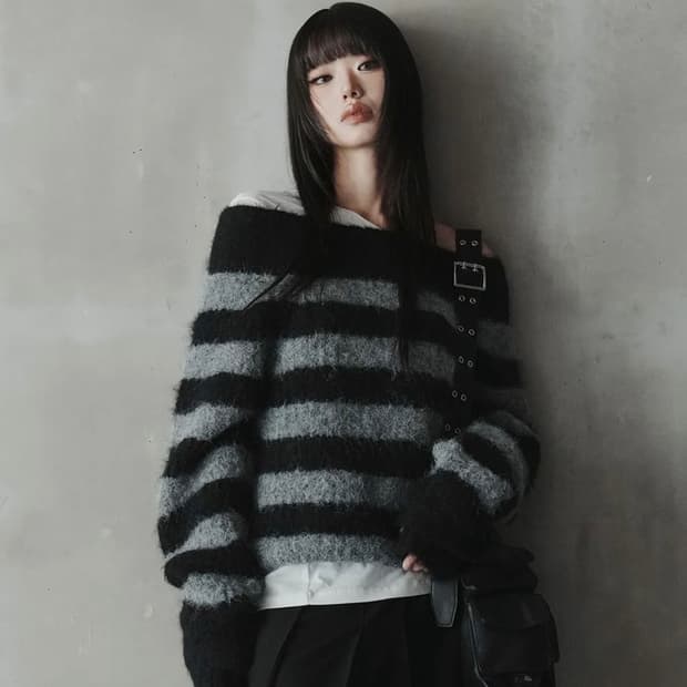 스키즘 인듀싱 오프숄더 니트