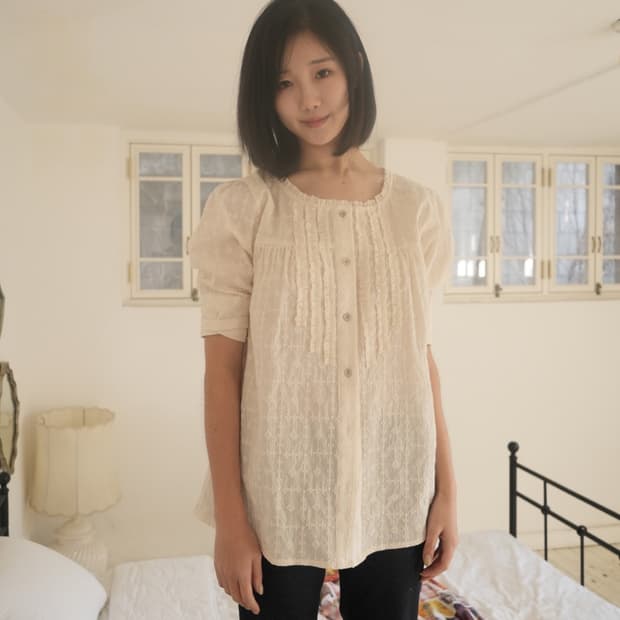 인앤양인하모니 모모 블라우스 아이보리