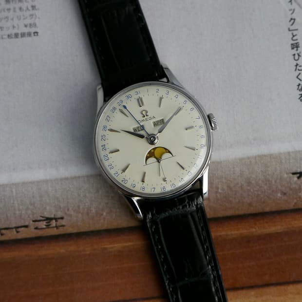 오메가 빈티지 코스믹 문페이즈 트리플캘린더