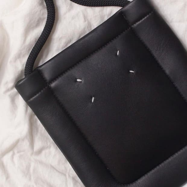 메종 마르지엘라 블랙 가죽 숄더백