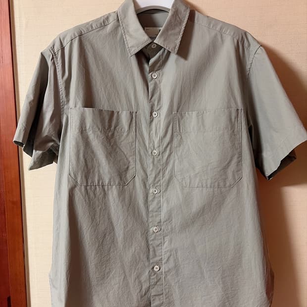 홀리선 타입라이터 숏 슬리브 셔츠 판매합니다 !