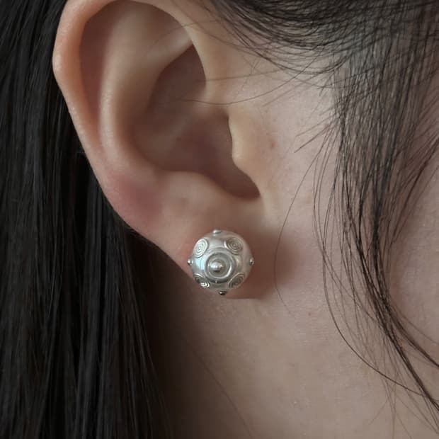 O metal pearl earing