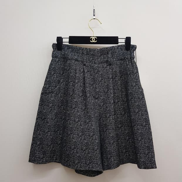 한섬 타임 2022 트위드 플레어 하이웨스트 반바지 S사이즈