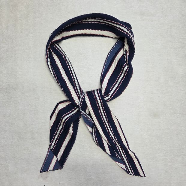 라인 프렌치 시크 스트라이프 아코디언 플리츠 스카프