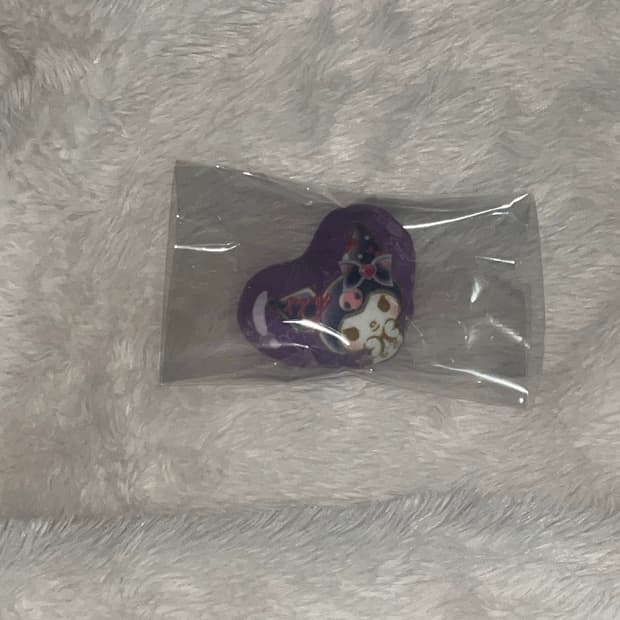 산리오 쿠로미 가챠 하트 뱃지